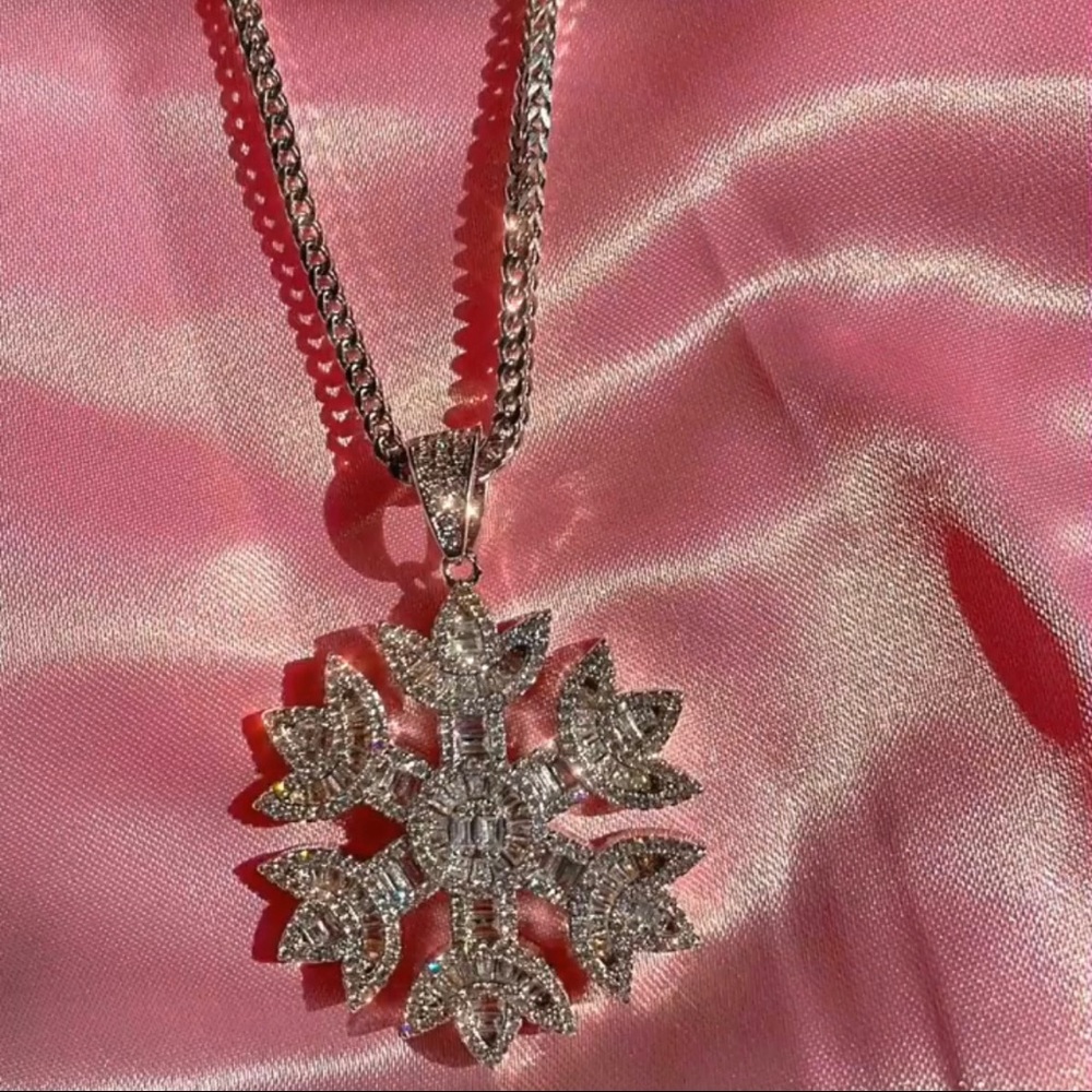 Saweetie Snowflake chain